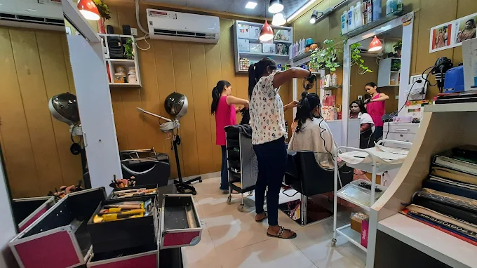 Pretty Looks Beauty and Makeup Studio | Makeup Studio in greater Noida alpha 1st